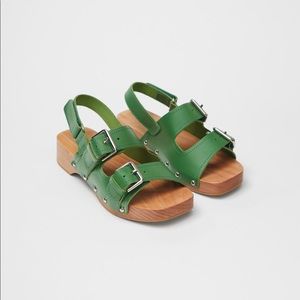 Zara girls green leather and wood clogs